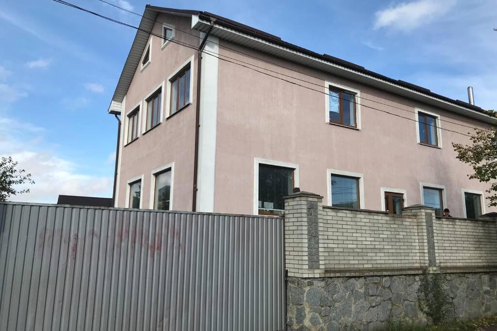 Зручне Помешкання В Центрі Міста Саме Для Вас. Berdychiv Zewnętrze zdjęcie